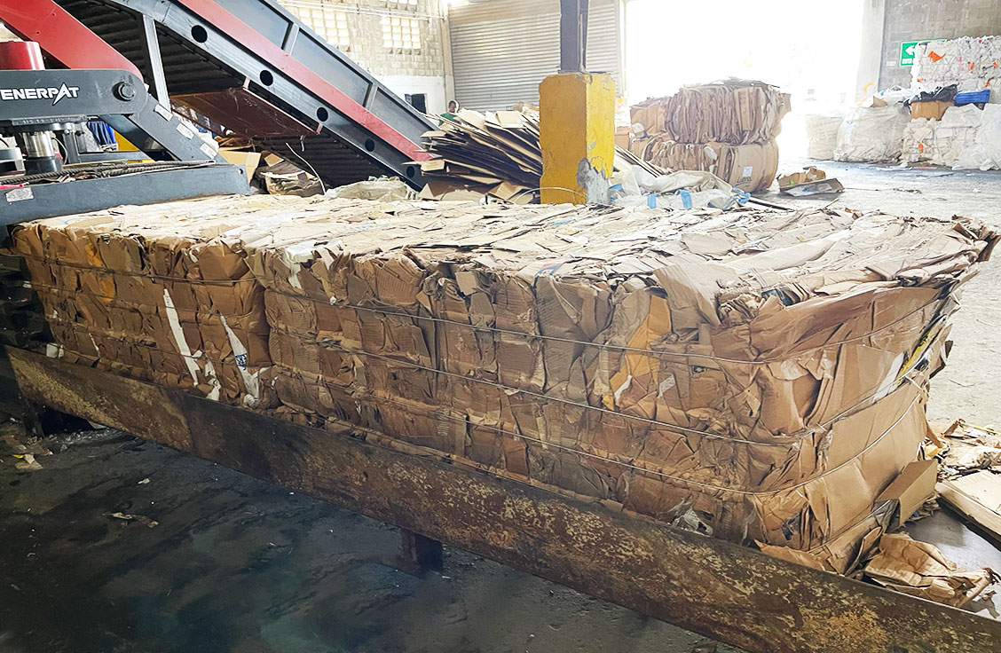 Auto-Tie-Horizontal-Baler-3 自動タイ水平ベーラー 3