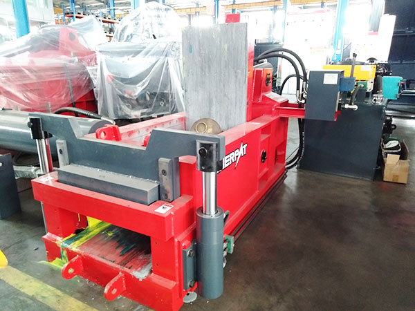 AMB-L2014-250 鉄スクラップ梱包機は、ブラジルのお客様の効率的な運用を支援します