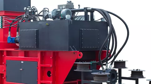 <em><strong>油圧システム</strong></em>