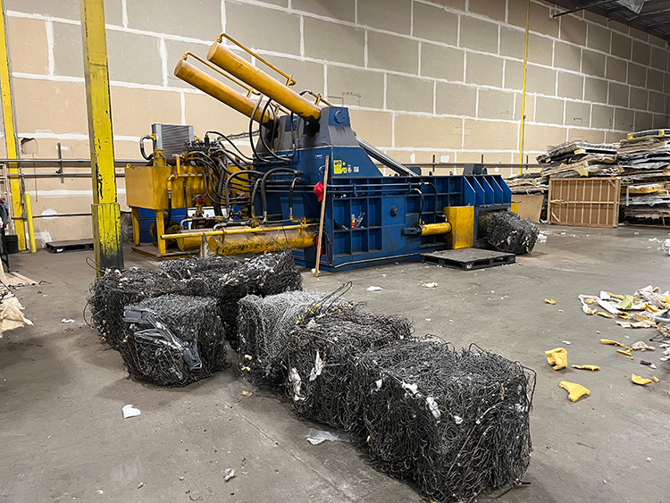 マットレススプリングベーラー