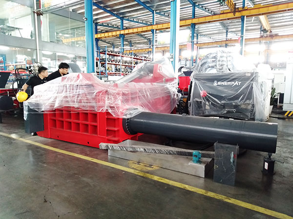 AMB-L2014-250 スクラップ梱包プレス機は、メキシコの顧客の効率的な運用を支援します