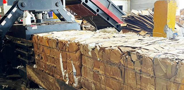 Step 1 段ボールの収集・受け取り