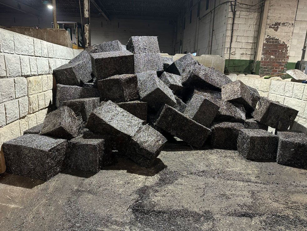 スクラップ梱包プレス