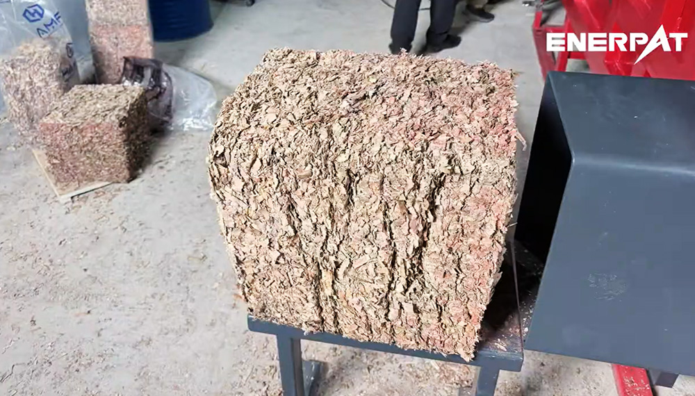 木材の削り出しと袋詰めの設備