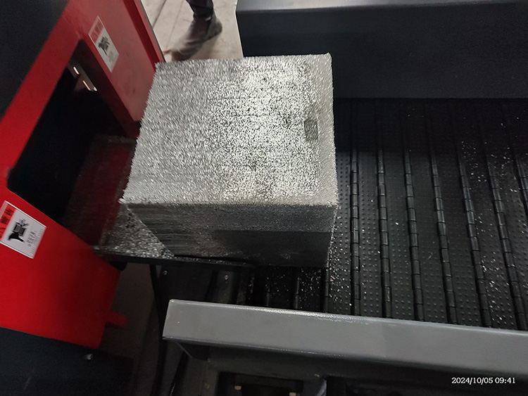 アルミニウムスクラップ用の自動スクラップ金属ベーラー 