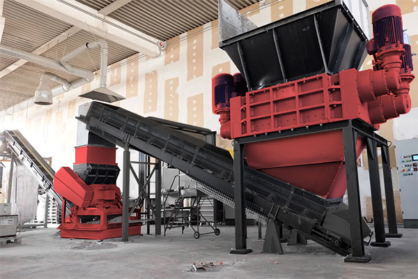 材質：マットレス、ソファ