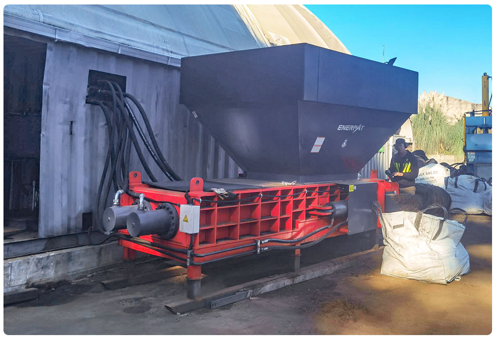 廃金属ベーラー(ホッパー式)