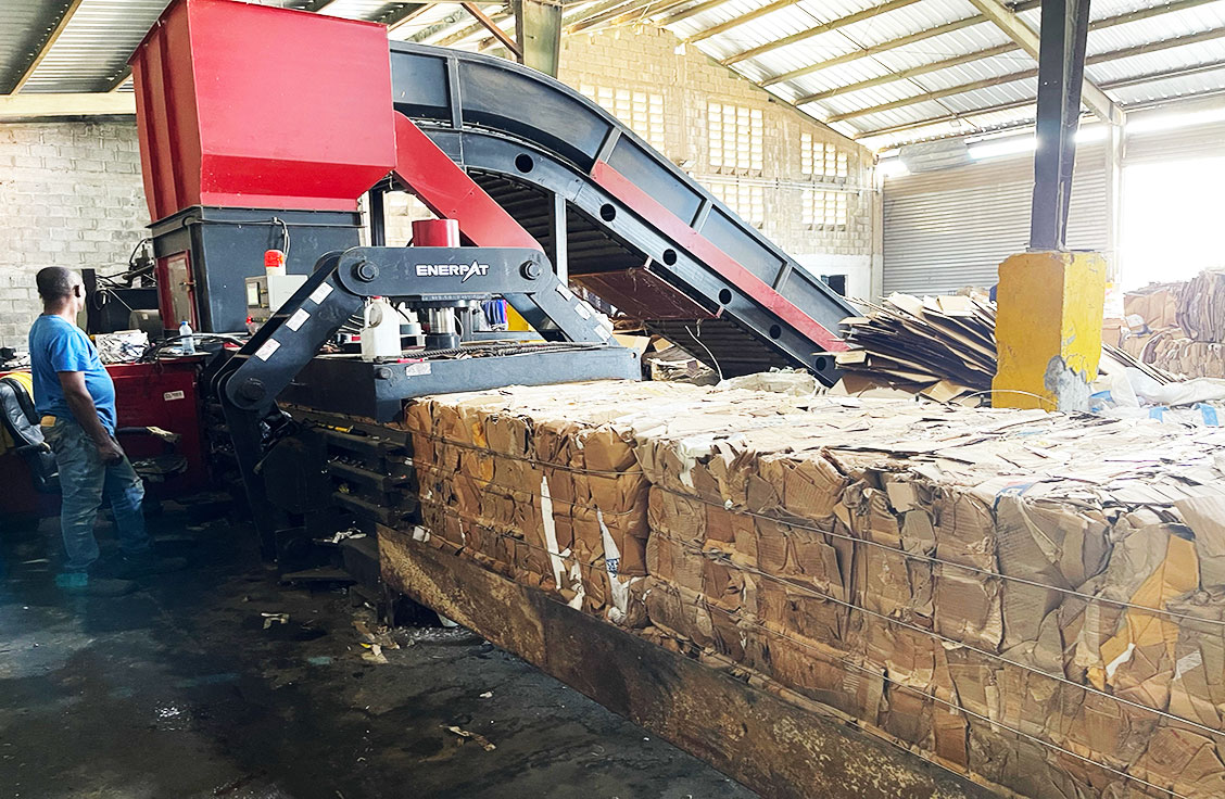 自動タイ水平ベーラー 2