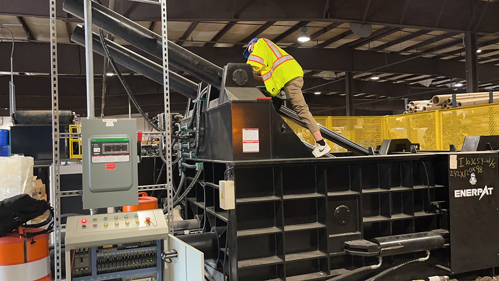 ENERPATスクラップ鉄ベーラー設置