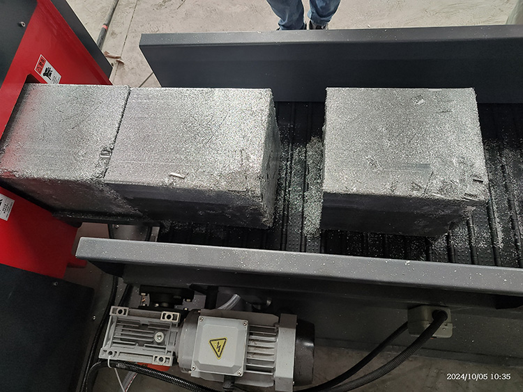 アルミニウムスクラップ用の自動スクラップ金属ベーラー 