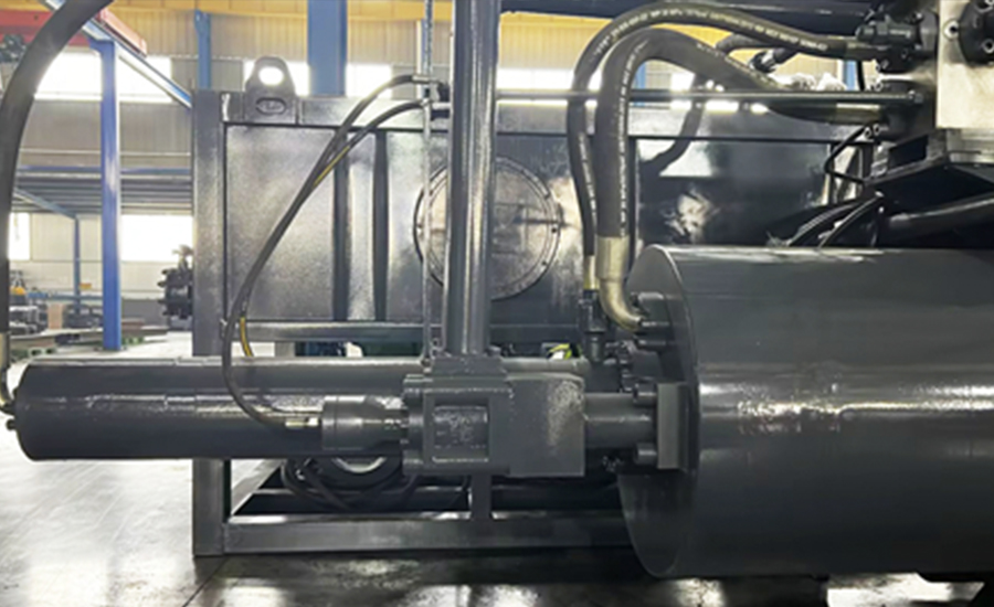  最大の強度を実現する統合型油圧シリンダー