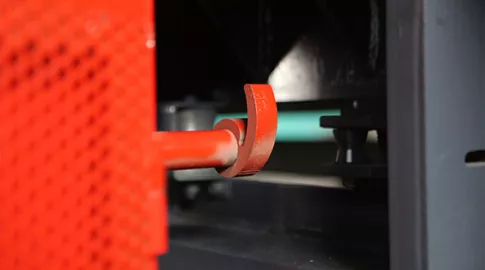 <em><strong>自動梱包システム</strong></em>