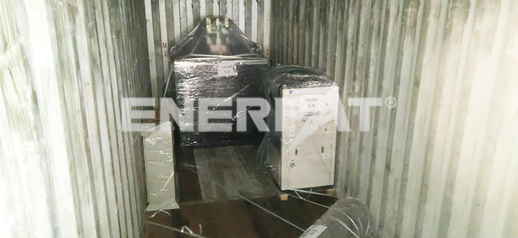 鉄スクラップ梱包プレス