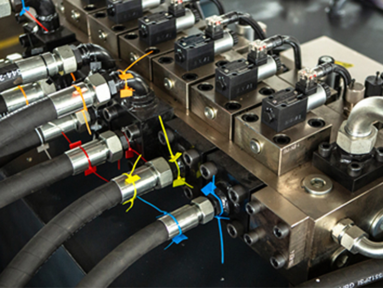 強力な油圧システム