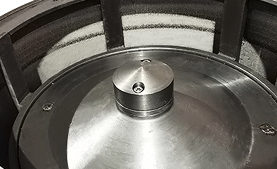 油圧駆動の排出プレート